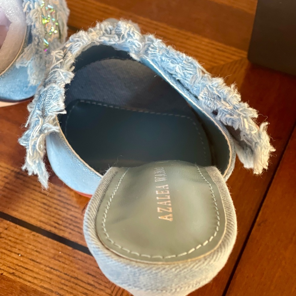 NIB AZALEA WANG ALAYA EMBELLISHED BUTTERFLY STILETTO IN WASHED DENIM SIZE 6 - Picture 13 of 17